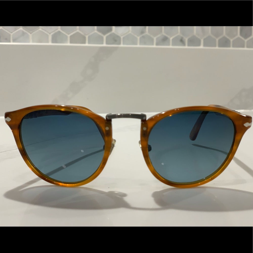 Polarized. Perfect condition. Tortoise shell.